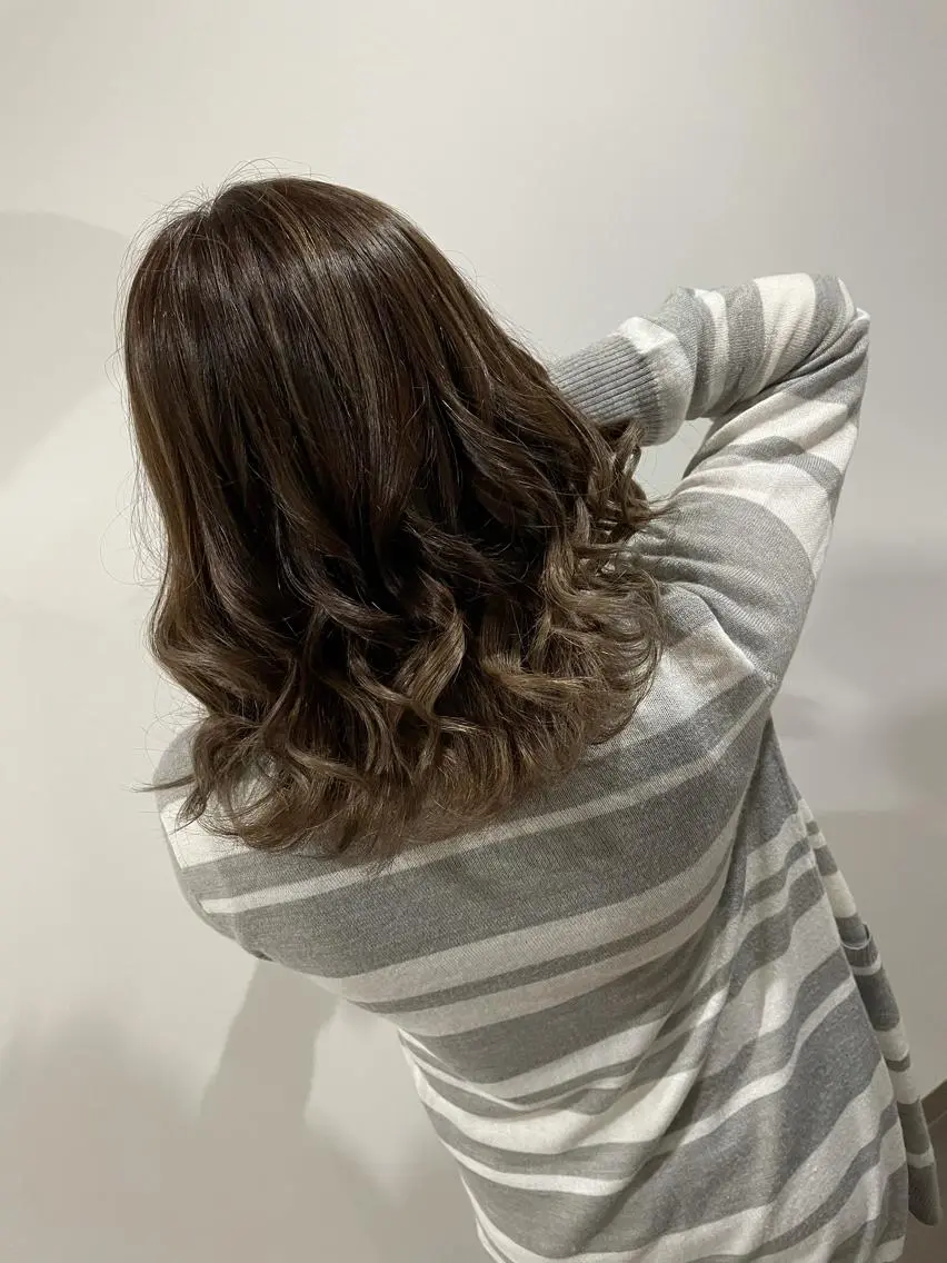 ミディアム カラー パーマ ヘアアレンジ メンズ キッズ ネイル マツエク・マツパ シールエクステ ミディアムパーマ メンズバレイヤージュ メンズハイライト メンズインナーカラー 北千住10分 肥高　壮汰のヘアスタイル