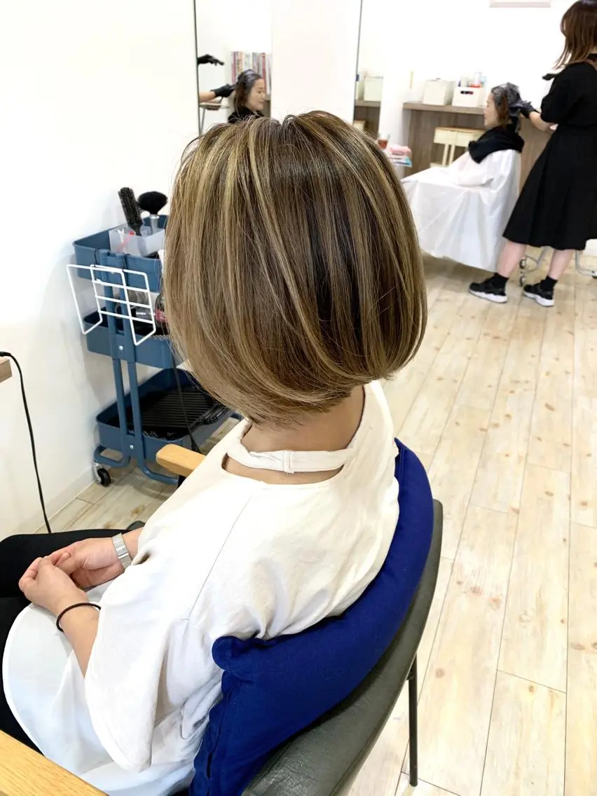 ミディアム レイヤーカット くわやま まさきのヘアスタイル