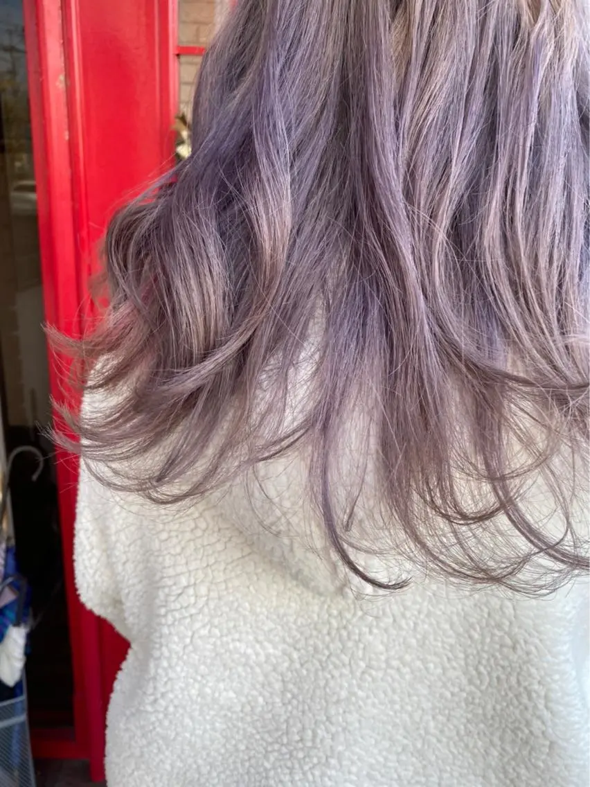 カラー ブリーチ シルバー おの はるかのヘアスタイル