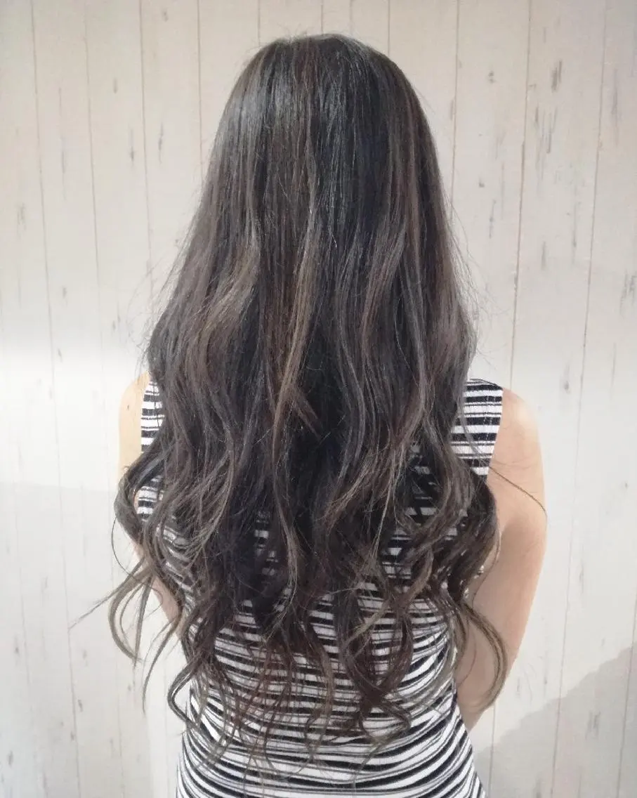 カラー ロング アッシュ アッシュグレー ハイライトカラー ハイライト 西川 敏夫のヘアスタイル