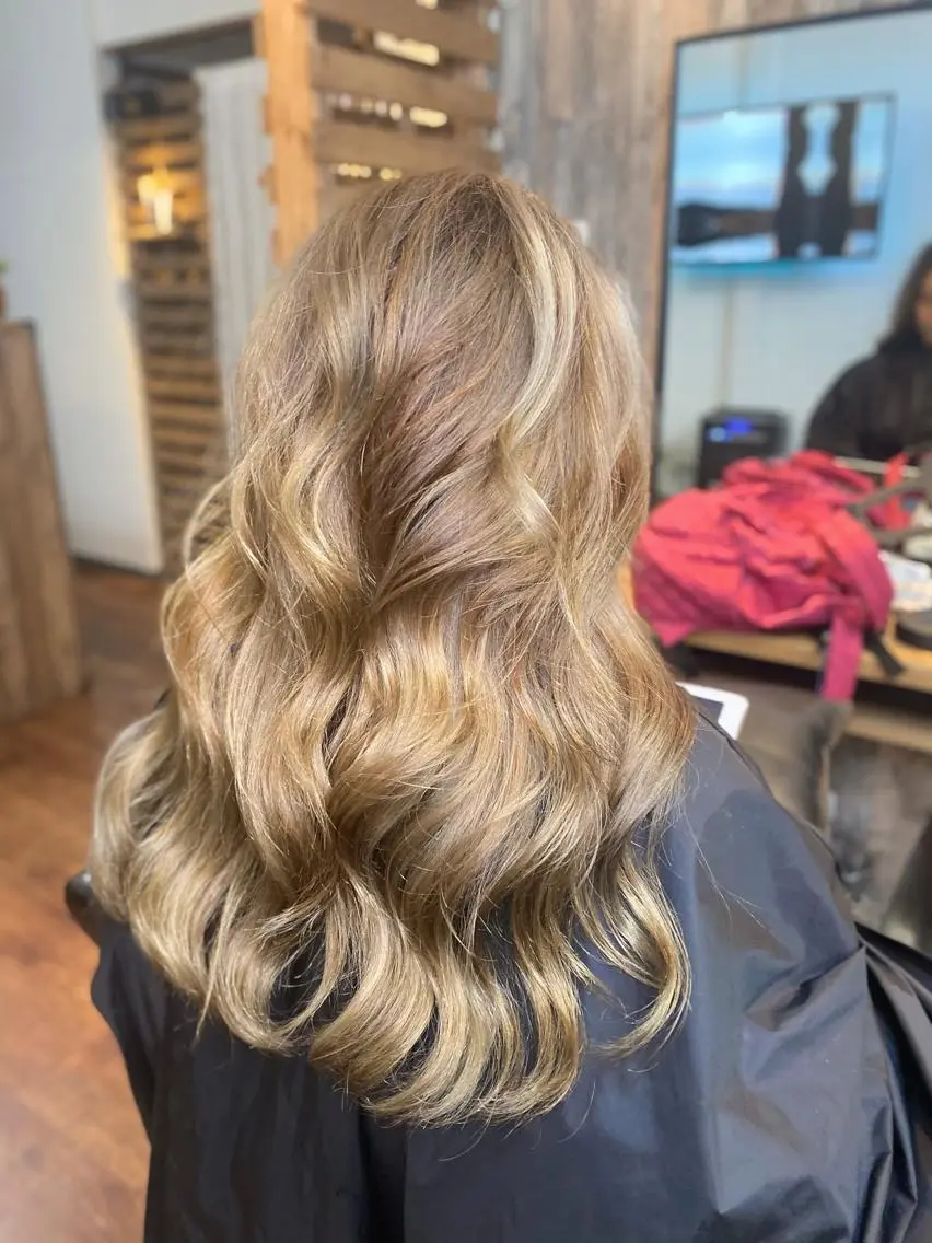 ロング カラー ブリーチ カット ヘアカラー トリートメント Luzir⭐︎ GEN⭐︎のヘアスタイル
