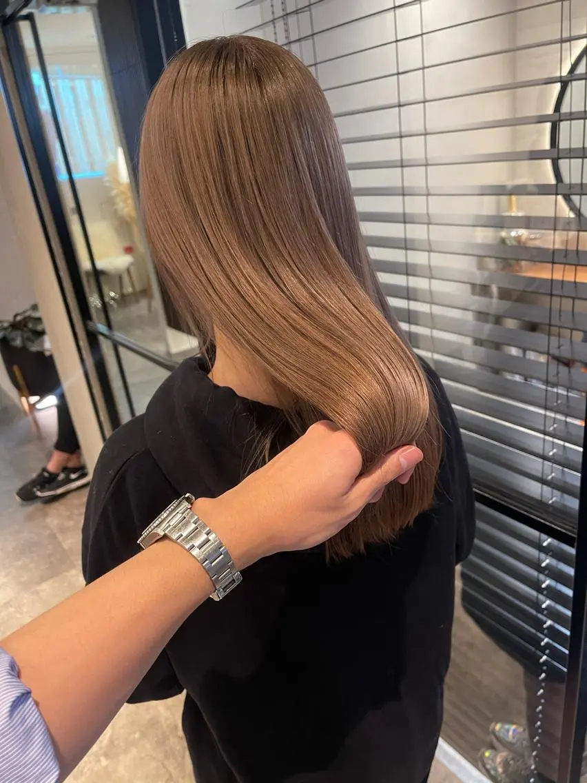 ロング カラー ヘアアレンジ ベージュカラー ミルクティーベージュ TOMO GEEKS代表のヘアスタイル