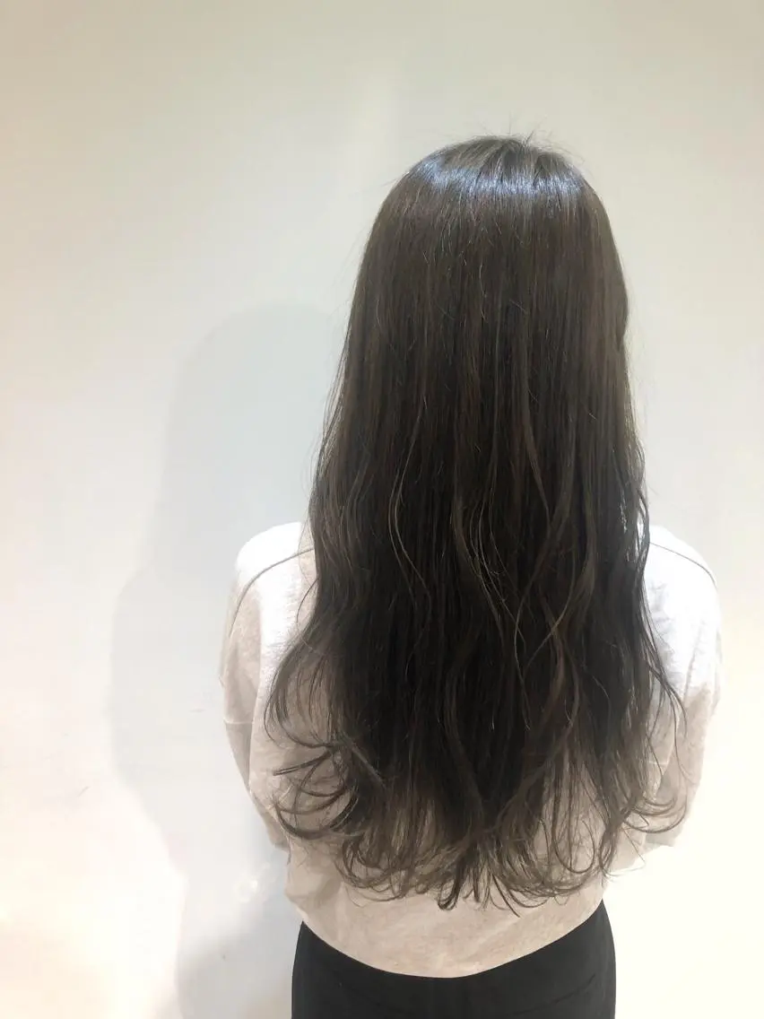 ロング カラー アッシュ オリーブアッシュ ヘアカラー トリートメント 🍊新宿南口🍊 ERINAのヘアスタイル
