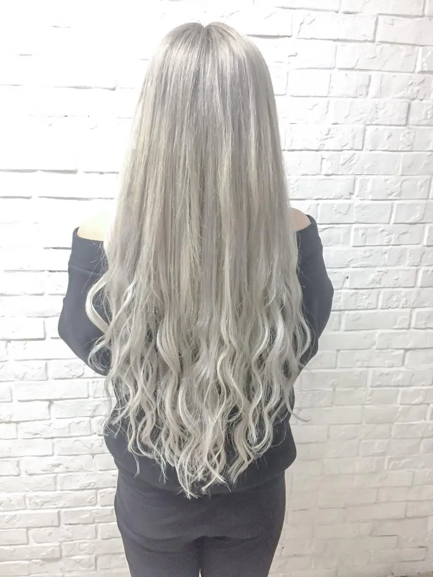 ロング カラー シールエクステ シルバー ホワイトシルバー エクステ ヘアカラー トリートメント エクステ エクステリピート率 No.1 菊池　悠介のヘアスタイル