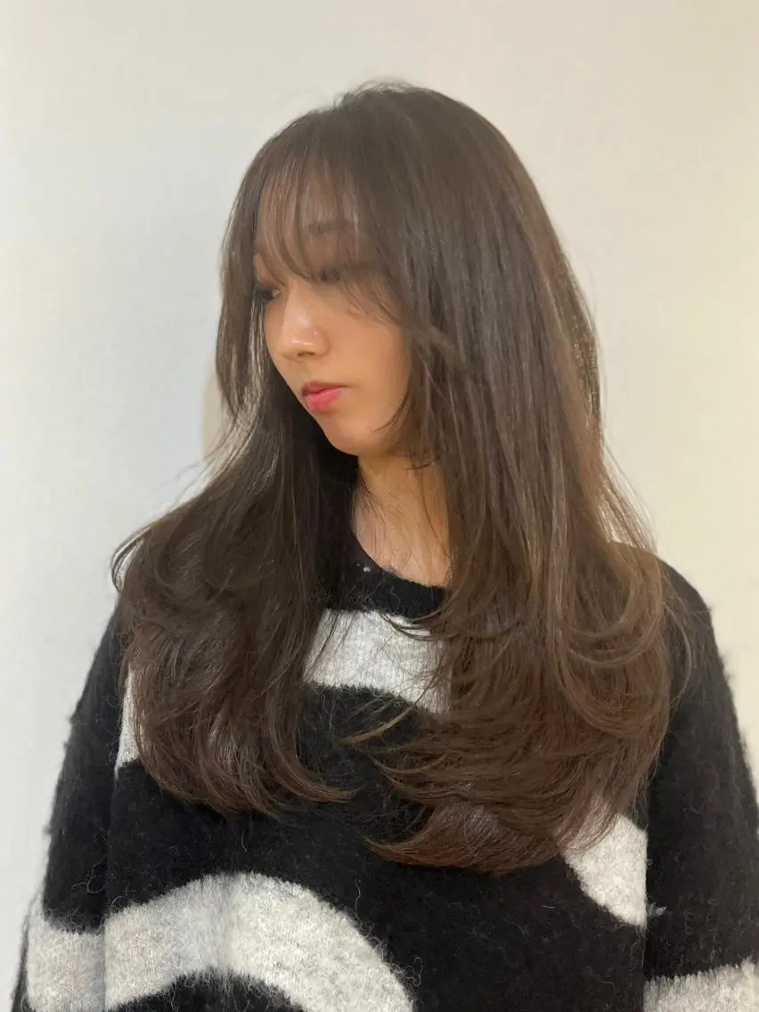ロング 韓国ヘア レイヤーカットのヘアスタイル