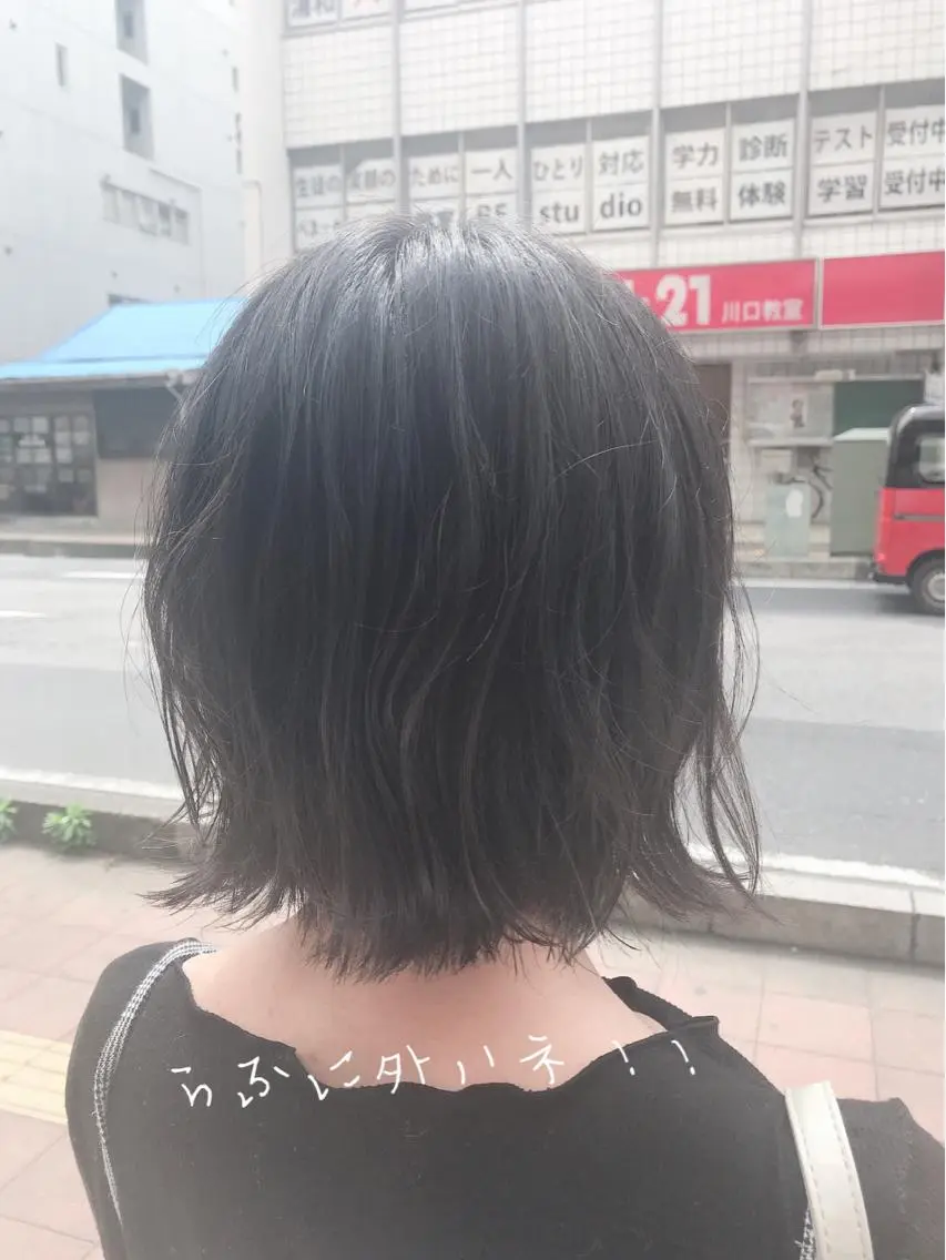 ミディアム 外ハネヘア カット ヘアカラー アザマ　ヤスカツ _rosso 川口のヘアスタイル