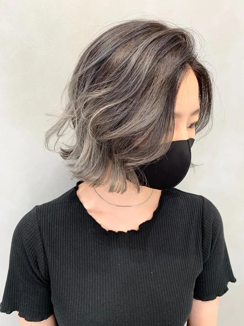 ショート カラー バレイヤージュ ブリーチ シルバー かきあげバング レイヤーカット レイヤー/大人メンズ パーマ🌀 平島拓也のヘアスタイル