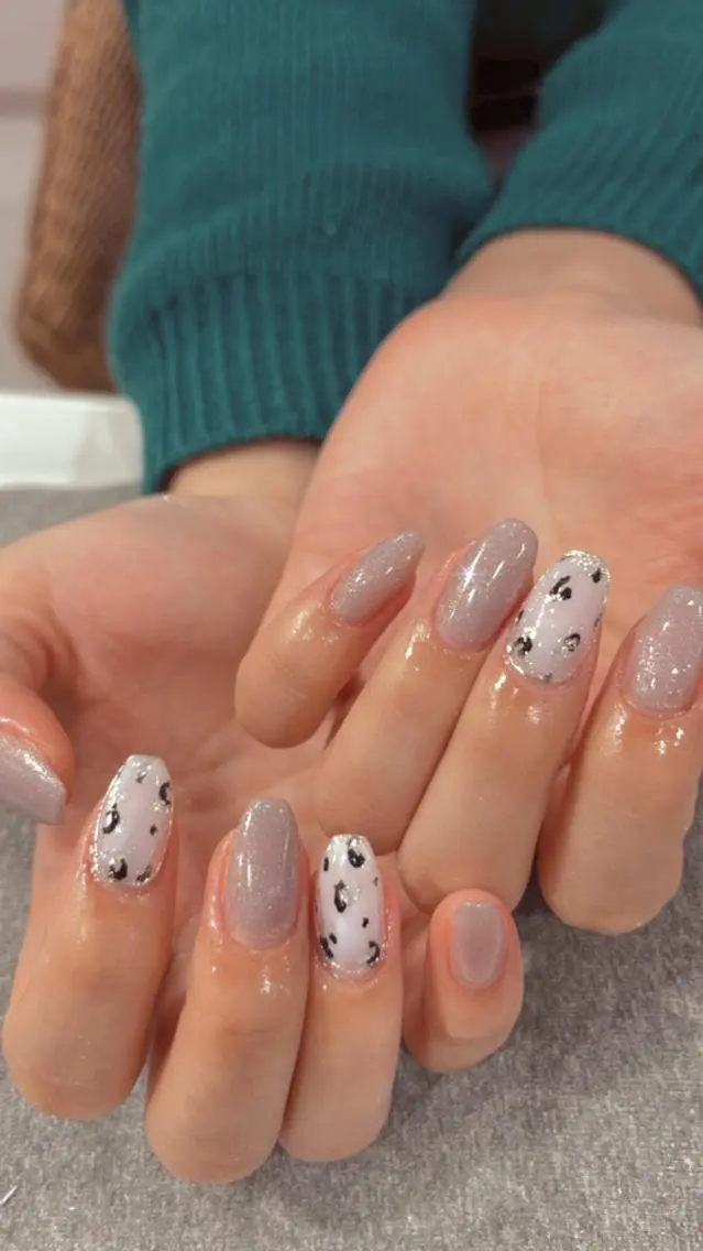 ネイル アニマル柄 アートネイル ラメ(グリッター) ミラーネイル シルバー 鶴橋wooone nail.rieのネイルデザイン
