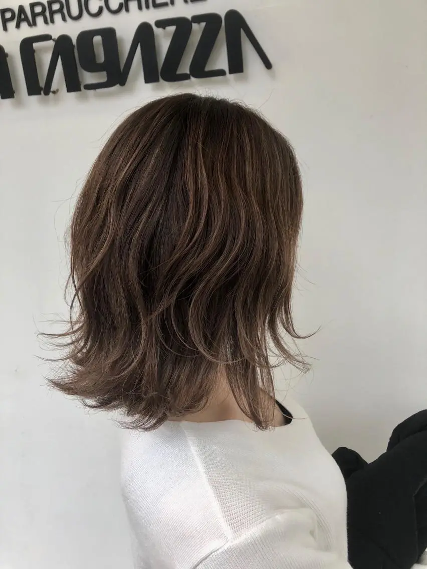 ショート カラー グレージュ ハイライトカラー ハイライト 外ハネヘア ヘアカラー トリートメント 東條 克義のヘアスタイル