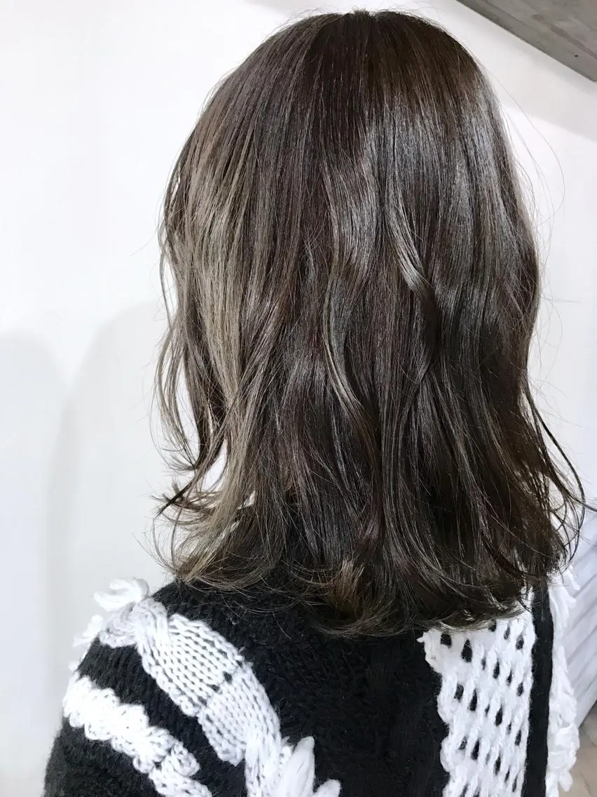 ミディアム カラー アッシュ 透明感カラー シルバー シルバーアッシュ 女性専用サロン 【中崎町】ゆきみのヘアスタイル