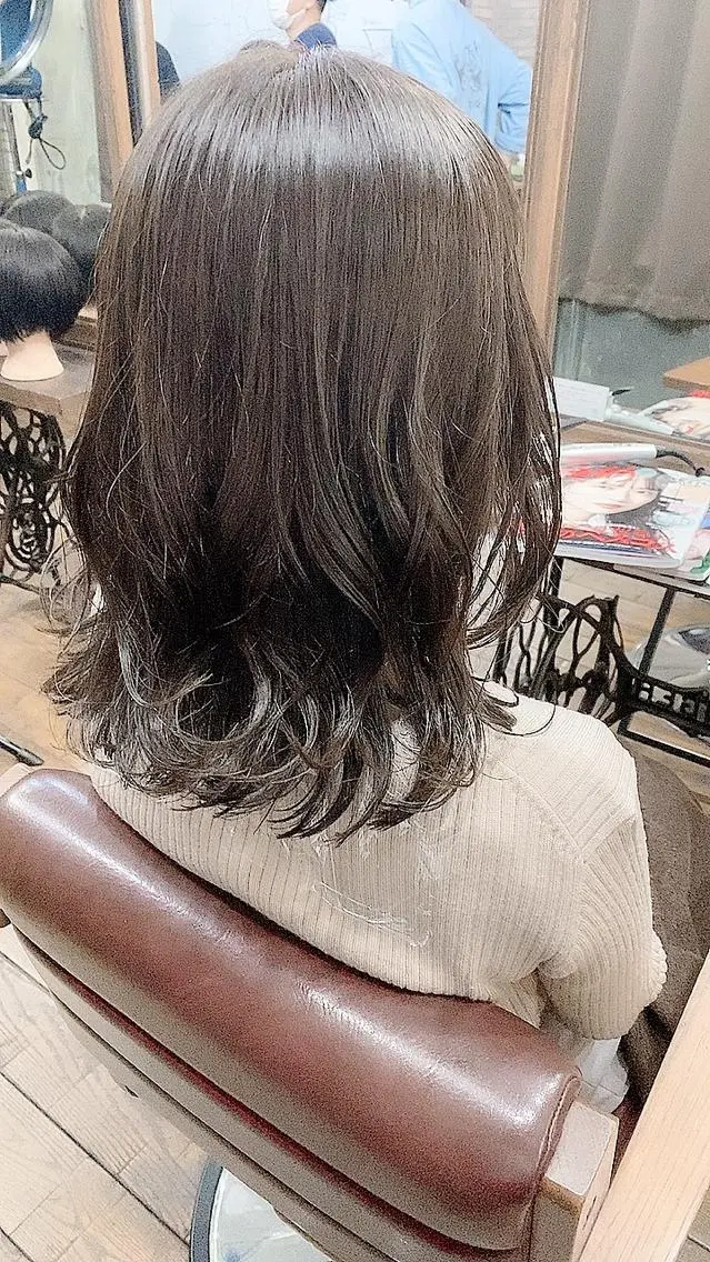 ミディアム カラー ヘアアレンジ アッシュ 透明感カラー レイヤーカット 國分 伸也のヘアスタイル