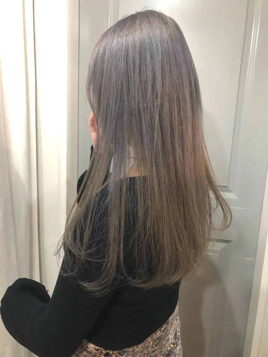 ロング カラー アッシュ ベージュカラー ブリーチ ケアブリーチ Pia ツボイ ケイタのヘアスタイル