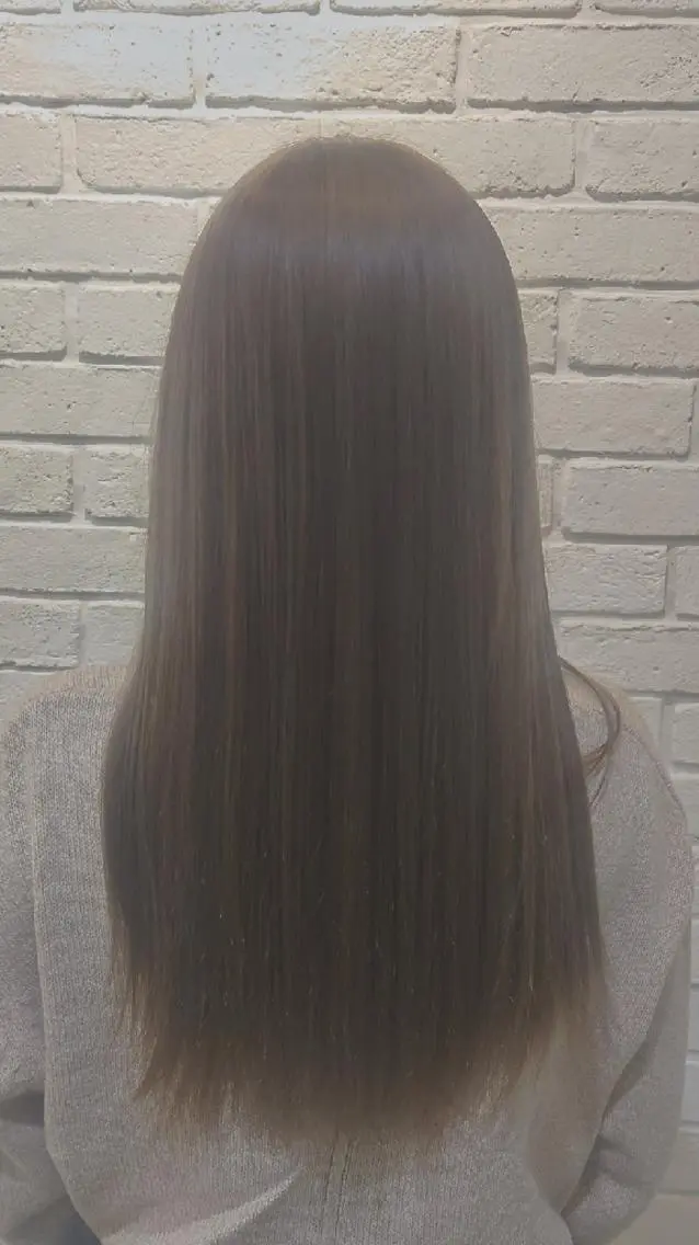 ロング カラー ベージュカラー ブリーチ ミルクティーベージュ 卒業式のヘアスタイル あいだ🐼ミニモ 8月限定クーポン配信のヘアスタイル