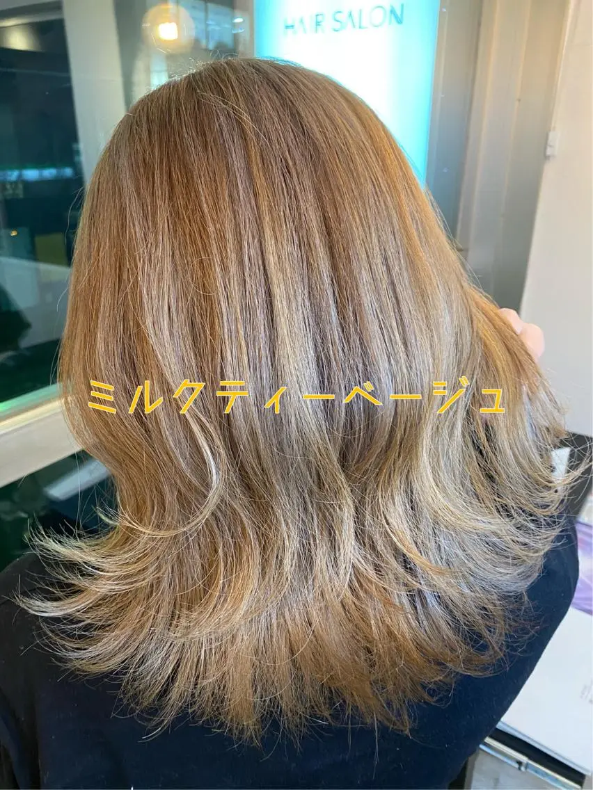 セミロング カラー ヘアアレンジ ベージュカラー ミルクティーベージュ ヘアカラー 佐藤 麻衣のヘアスタイル