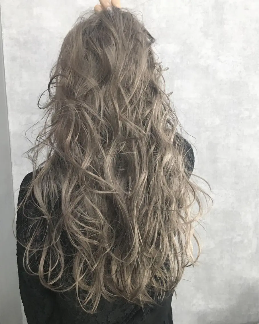 ロング カラー シルバー レイヤーカット BLend 渋谷のヘアスタイル