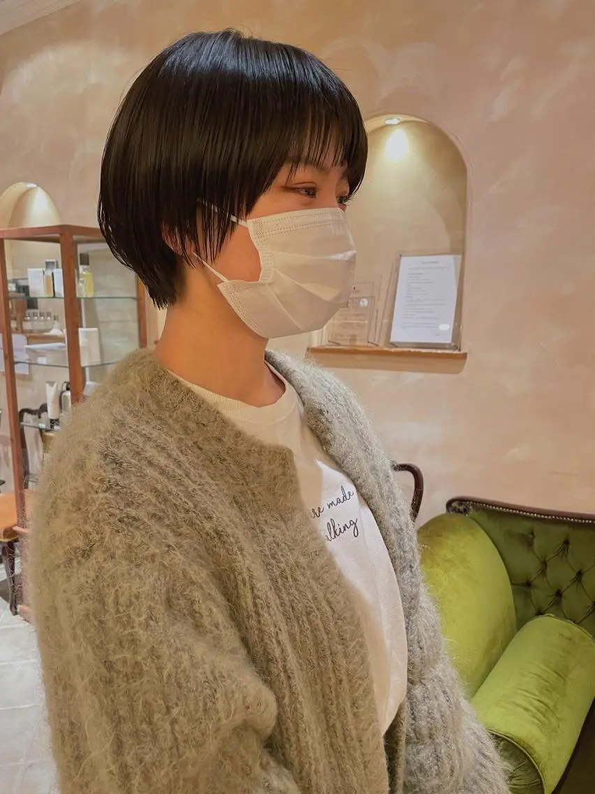 ショート ショートヘア 白髪ぼかしハイライト 脱白髪染めのヘアスタイル