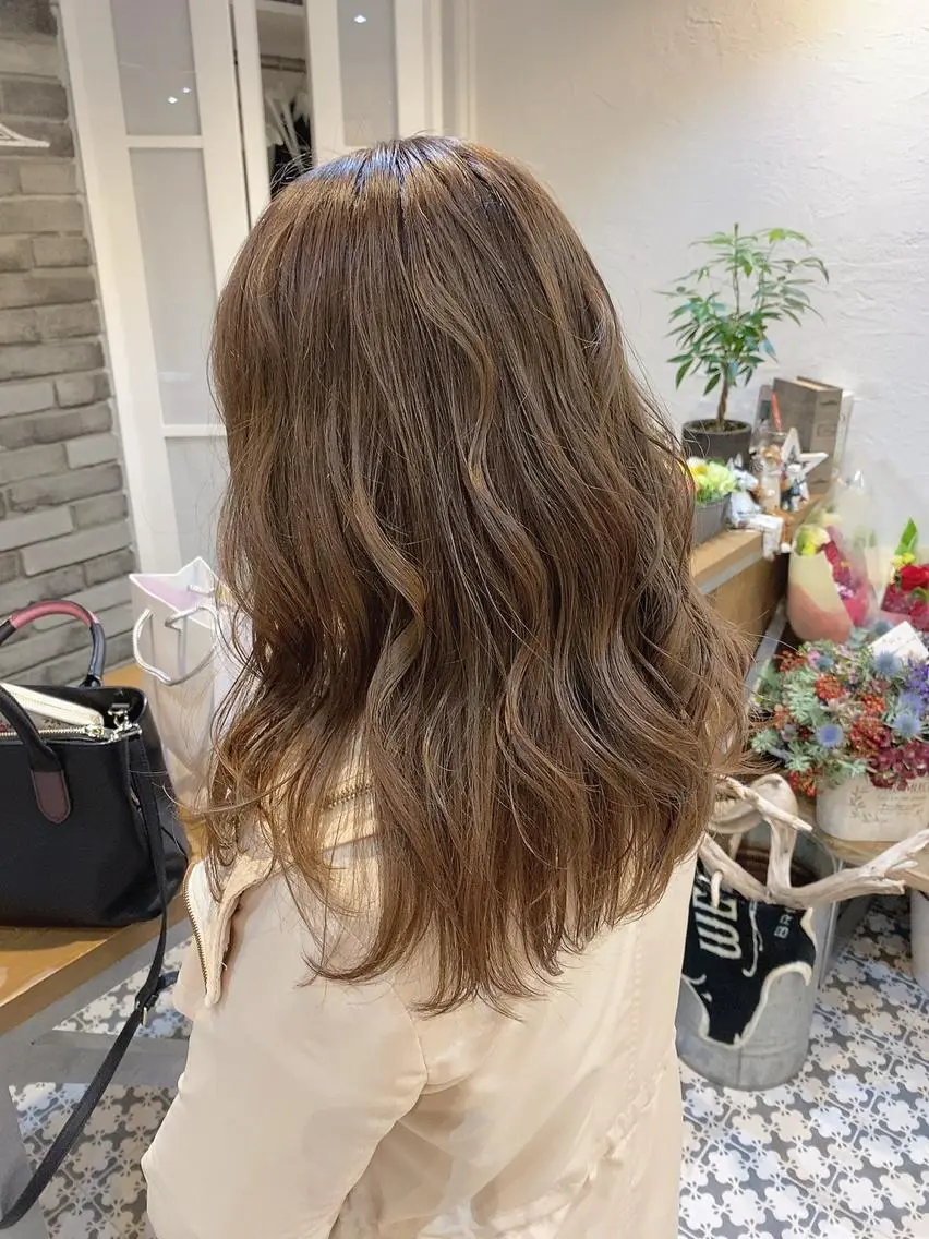 セミロング カラー ベージュカラー ブリーチ ミルクティーベージュ ボブ 外ハネヘア カット ヘアカラー トリートメント 韓国ヘア☁️ mitsukiのヘアスタイル