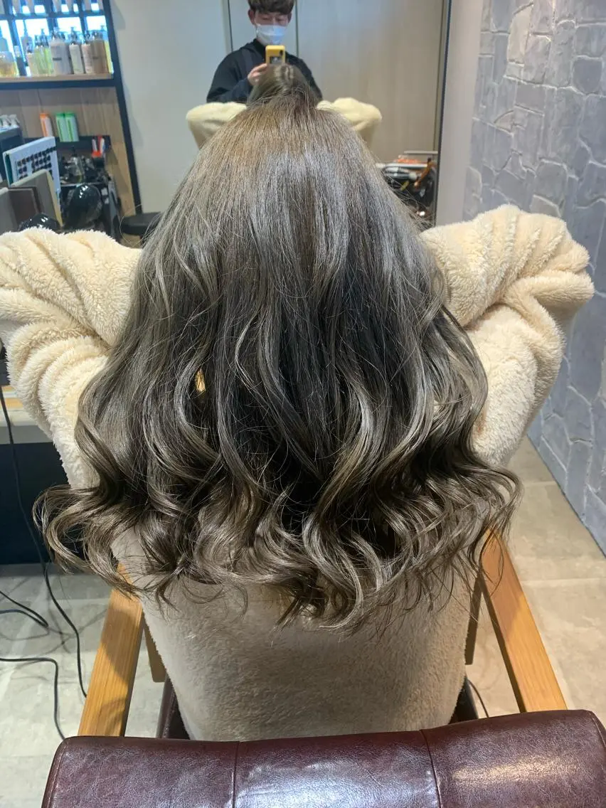 ロング カット ヘアカラー トリートメント 嶋崎 啓人のヘアスタイル