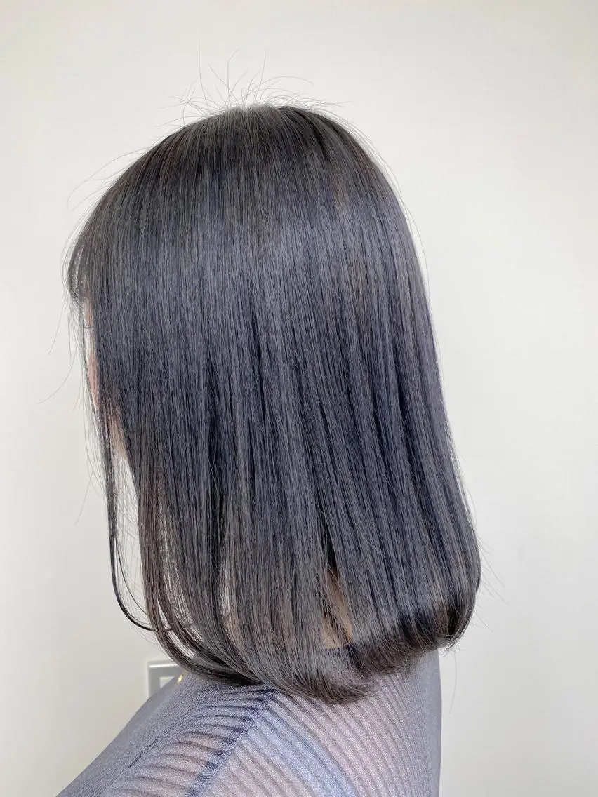 ミディアム カラー ブリーチ ケアブリーチ グレージュ ネイビーカラー 【透明感、艶髪】西村 有司のヘアスタイル