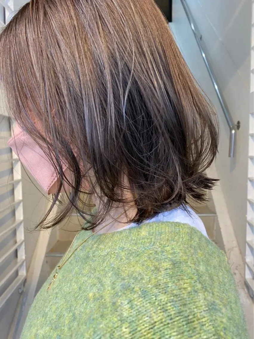 ミディアム カラー グレージュ ラベンダーカラー ラベンダーグレージュ ラベンダーグレー ツキノキ ミナのヘアスタイル