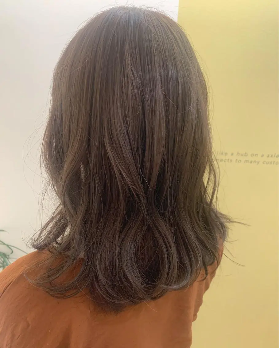ミディアム カラー ブリーチ 透明感カラー グレージュ ブリーチなしカラー hubhair レイヤー/透明感のヘアスタイル
