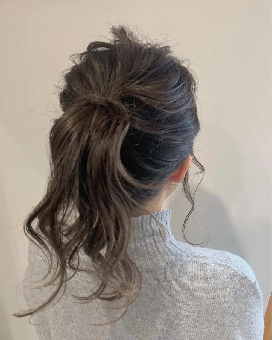 セミロング ヘアアレンジ ポニーテール 名駅🦢大人艶カラー 🪽カミヤアカネのヘアスタイル