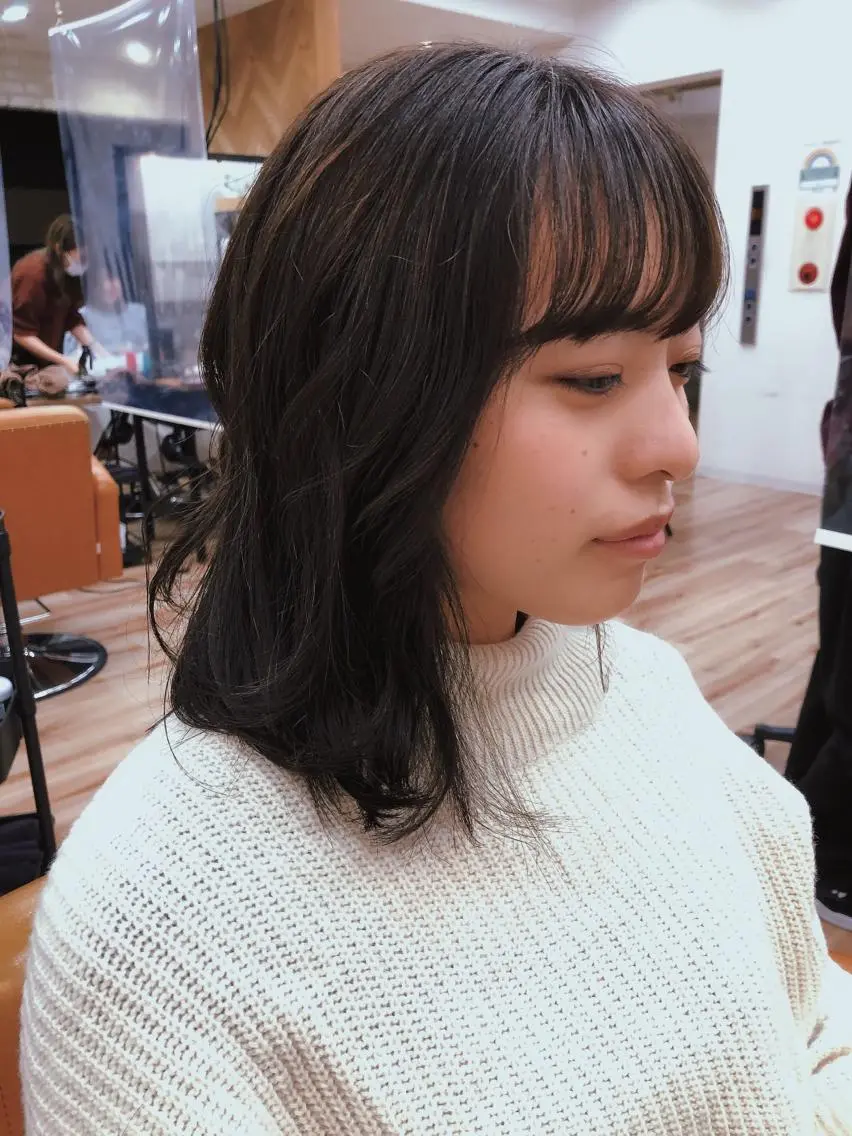 ミディアム 杉野 凜のヘアスタイル