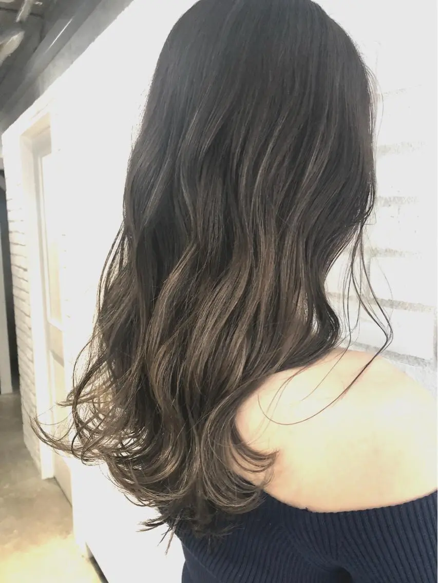 ロング カラー バレイヤージュ レイヤーカット まなべ さくらのヘアスタイル