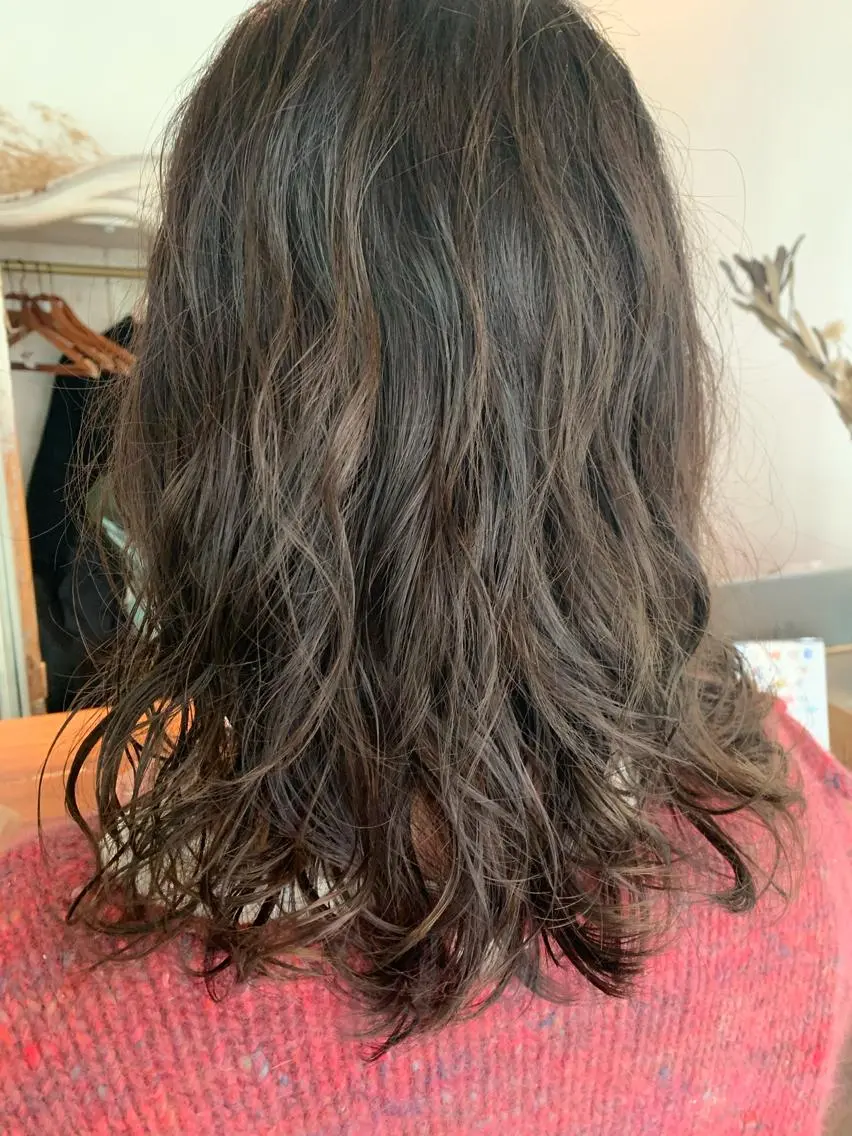セミロング カラー パーマ セミロングパーマ カット パーマ ブリーチなしWカラー /地毛風/小林凪沙のヘアスタイル