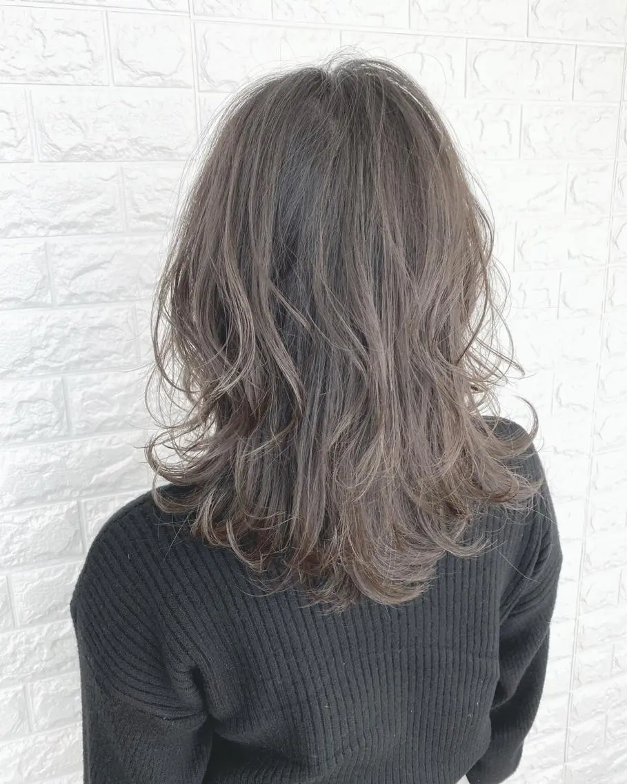 ミディアム カラー アッシュ アッシュグレー アッシュグレージュ 透明感カラー グレージュ 高木 麻知子のヘアスタイル