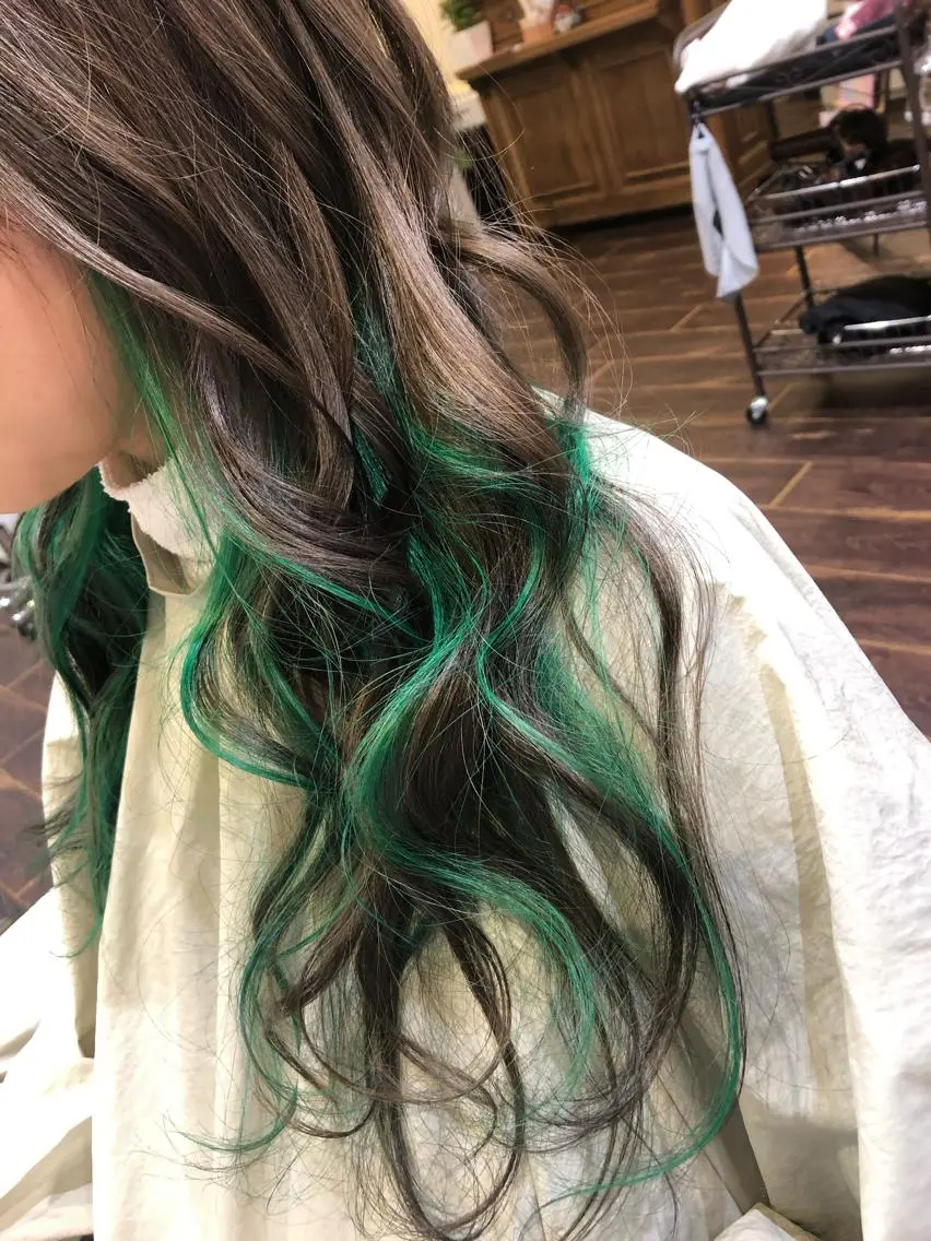 カラー インナーカラー 皆巳 達郎のヘアスタイル
