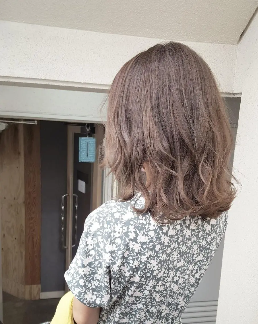 カラー ミディアム ブリーチ ケアブリーチ グレージュ ハイライトカラー ハイライト 🔳髪質改善🔳 岡本陽のヘアスタイル