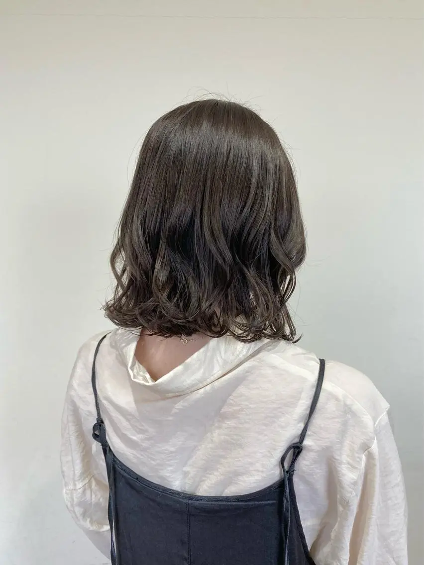 ミディアム カット ヘアカラー 梅山 美侑のヘアスタイル