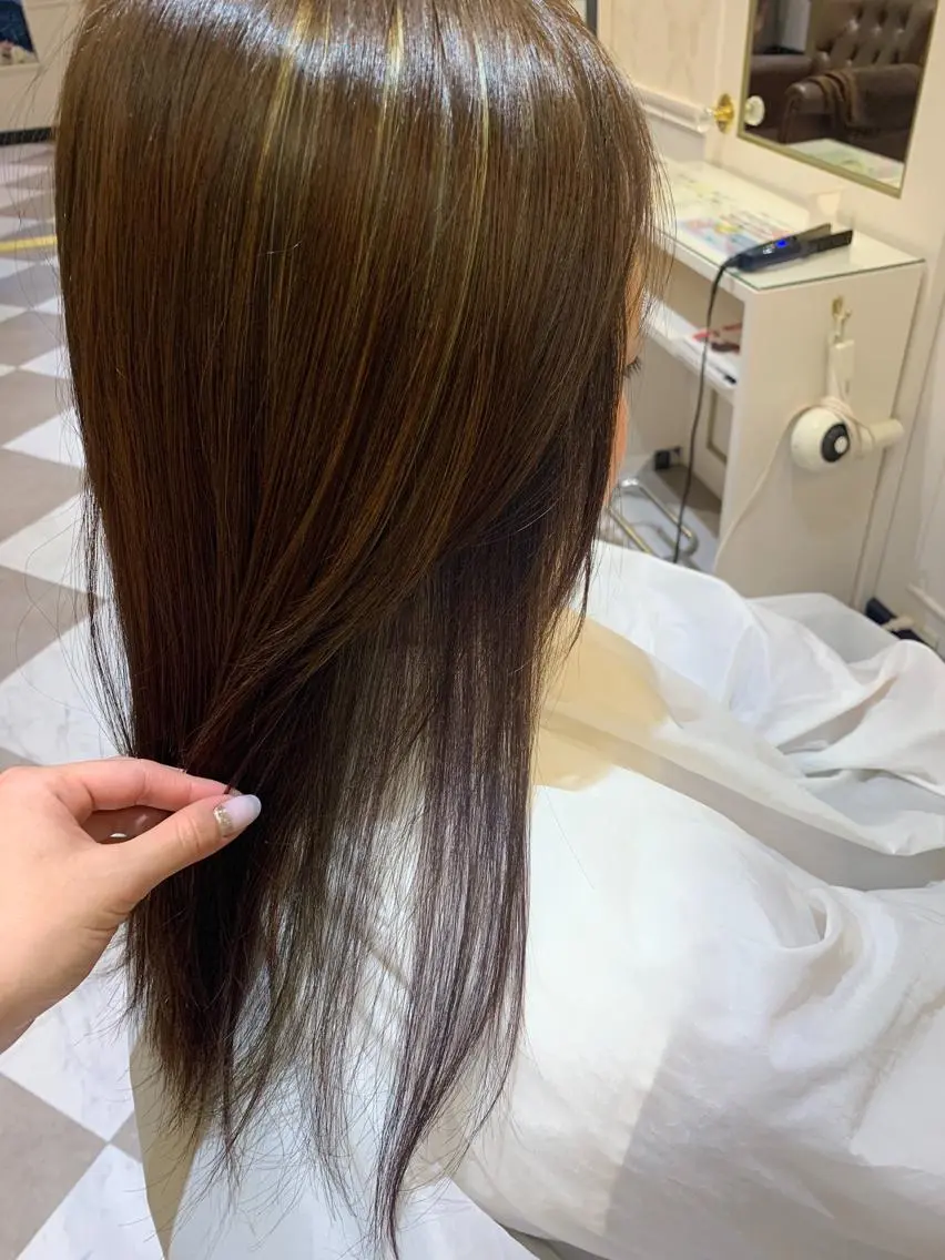 セミロング カラー ハイライトカラー インナーカラー ハイライト 粟田 めぐみのヘアスタイル
