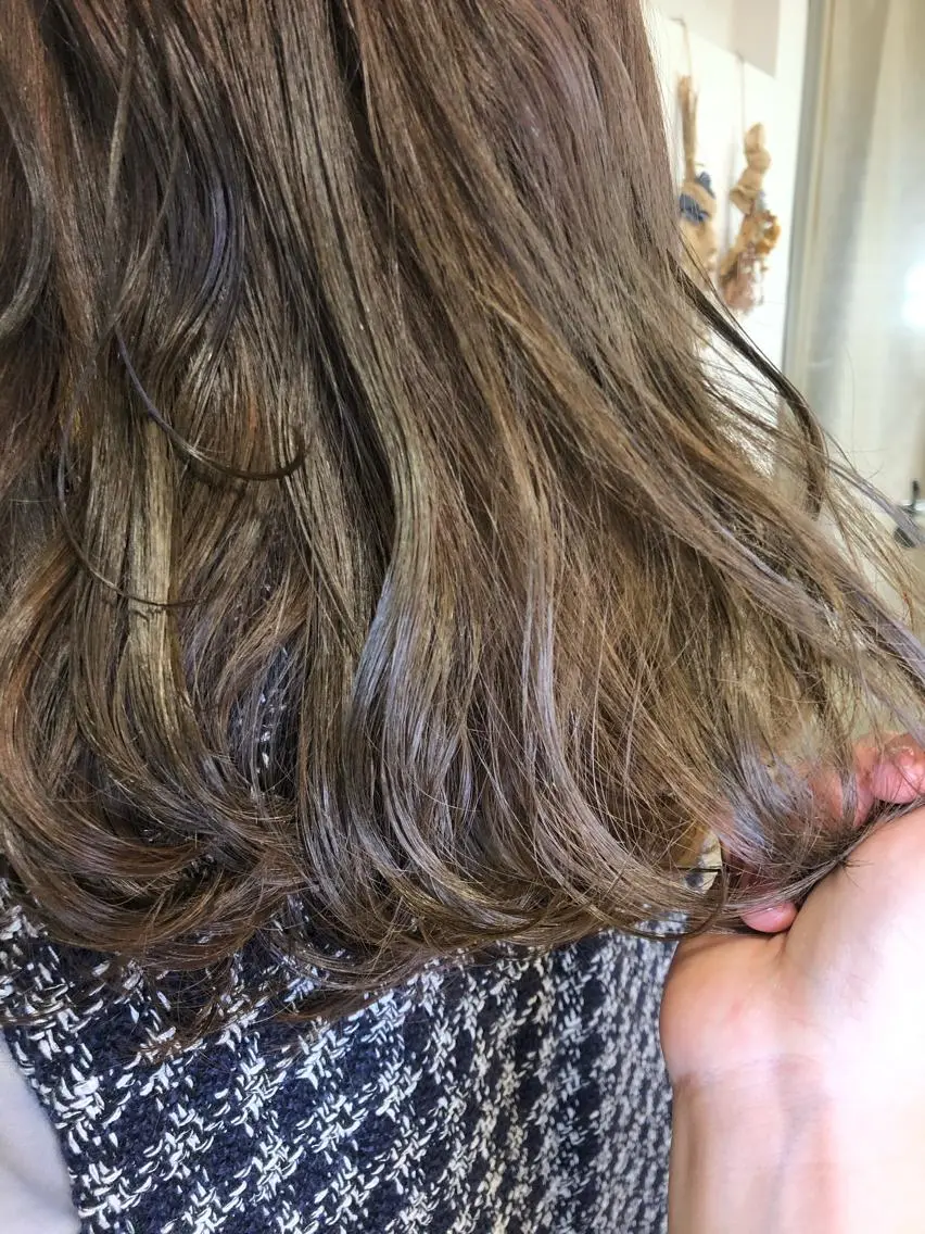 セミロング カラー アッシュ ベージュカラー グレージュ ミルクティーベージュ カット ヘアカラー トリートメント 松佐 ゆかりのヘアスタイル