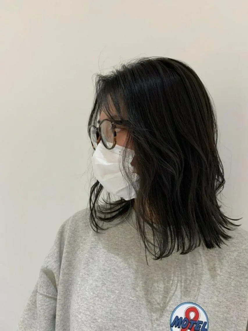 カラー ブリーチ ダークグレー ブリーチなしカラー 竹尾 優斗のヘアスタイル