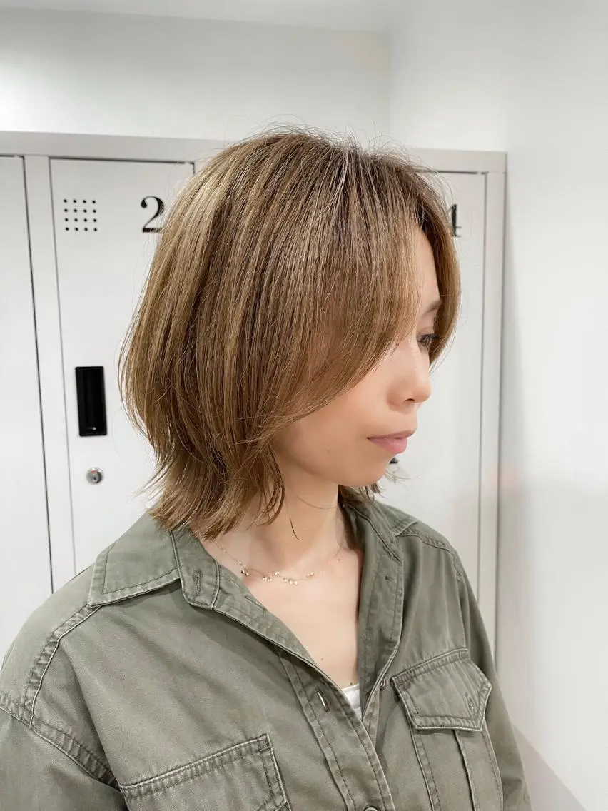 ミディアム くびれヘア くびれレイヤー レイヤーカット オカダ ノゾミのヘアスタイル