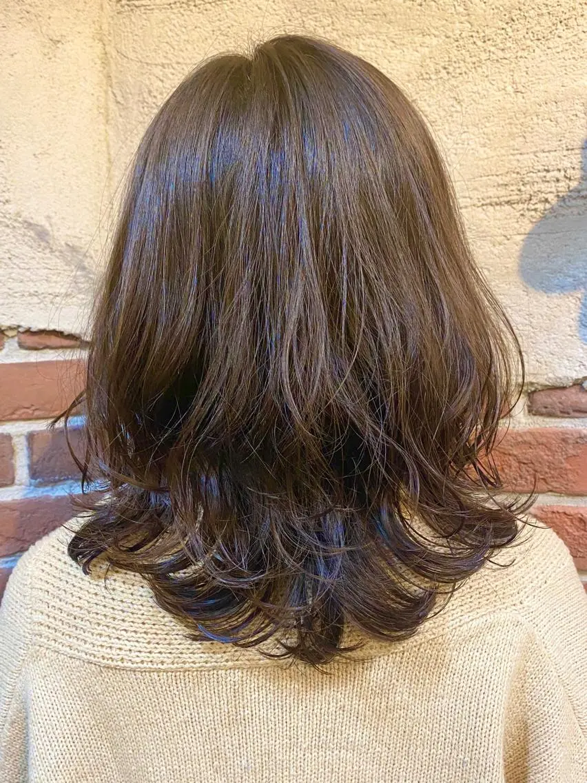 ミディアム パーマ ミディアムパーマ くびれヘア レイヤーカット/ 根本瑠実のヘアスタイル