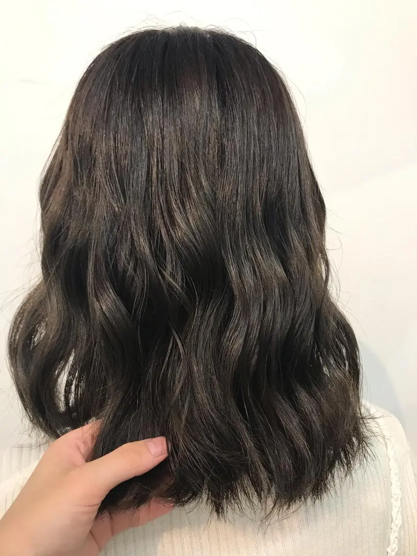 ミディアム カラー 透明感カラー ダークグレー i sのヘアスタイル