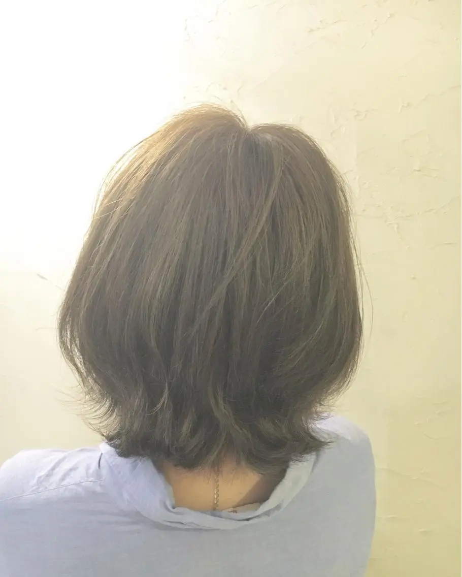 ショート ミディアム カラー ハイライトカラー イルミナカラー ハイライト 外ハネヘア LoRE hair 四条河原町 西尾友里のヘアスタイル