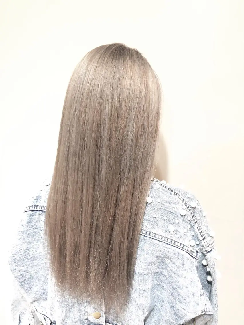 ロング カラー グレージュ ハイトーンカラー ハイトーングレージュ ヘアカラー トリートメント ハイトーン/ブリーチ ルミエール/新栄/栄のヘアスタイル