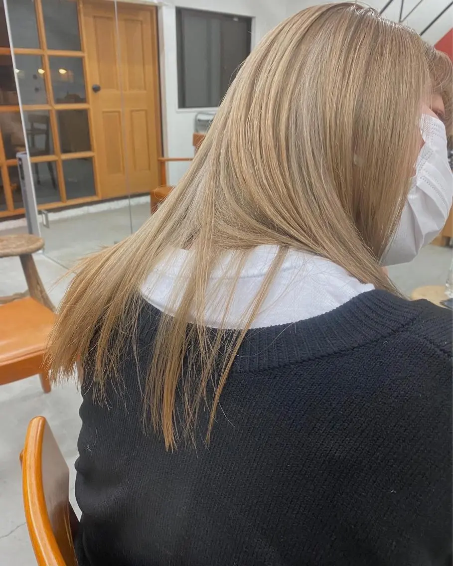 ロング カラー ヘアアレンジ ベージュカラー ブロンド ブロンドベージュ ハイトーンカラー ロング カット ヘアカラー トリートメント ニュアンスヘア🌔 nanakoのヘアスタイル