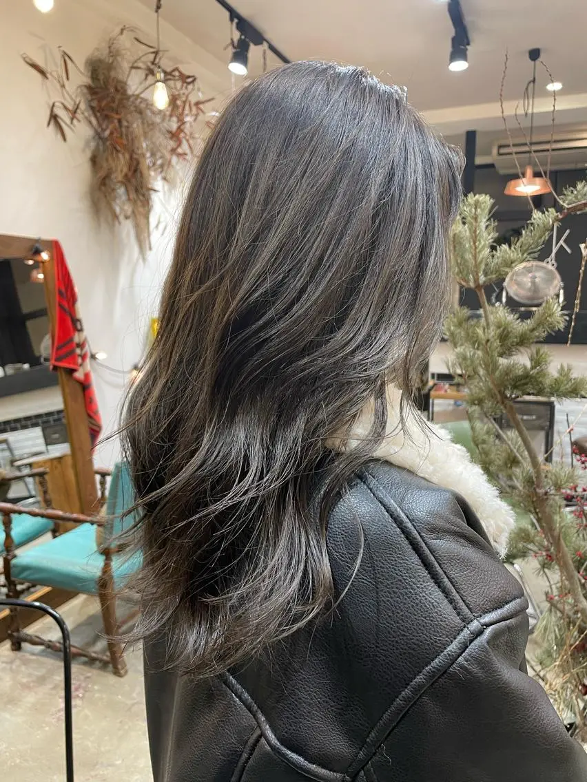 ロング カラー グレージュ オリーブグレージュ オリーブグレー カット ヘアカラー 狩野 羅夢のヘアスタイル