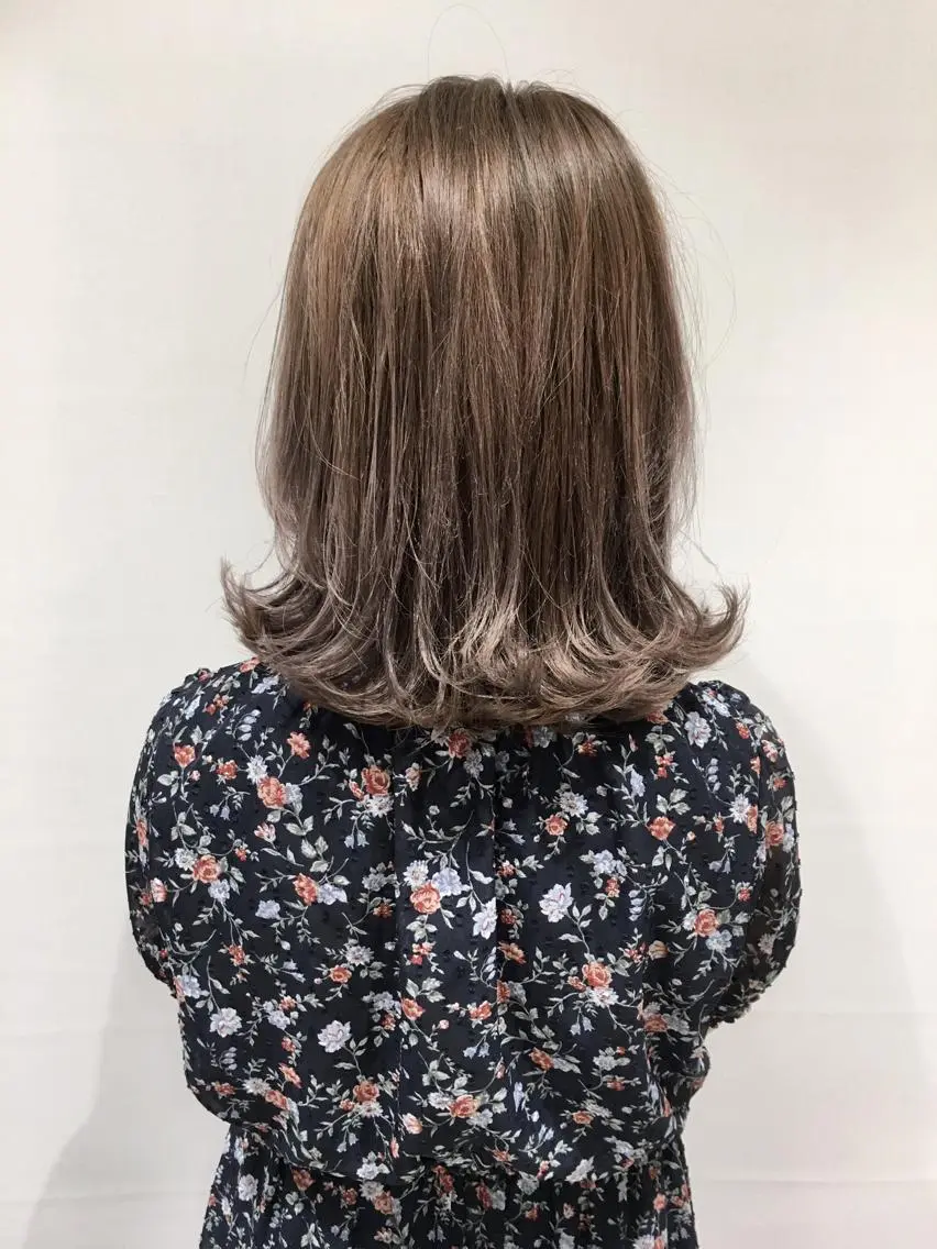 ミディアム カラー ヘアアレンジ ベージュカラー ブリーチ ケアブリーチ 寺内 紳悟のヘアスタイル