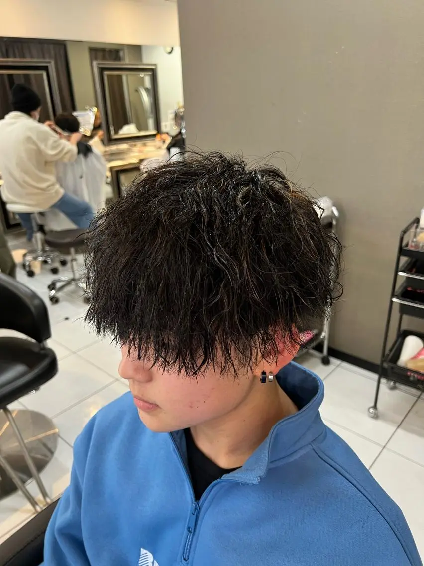 カラー パーマ メンズ センターパート フェードカット カルマパーマ メンズメッシュ マッシュ パーマ特化美容師 茂木広幸のヘアスタイル