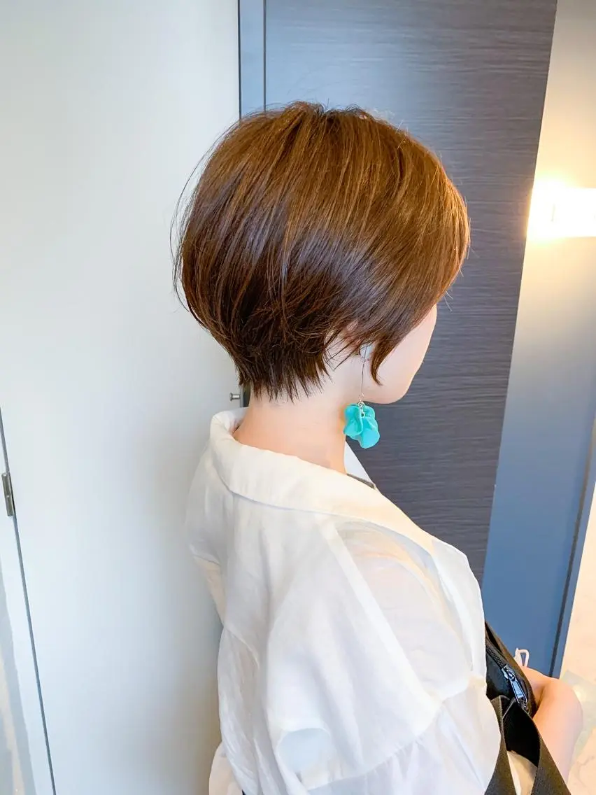ショート 切りっぱなしボブ ショートボブ ハンサムショート 丸みショート ボブ Lond enikaのヘアスタイル