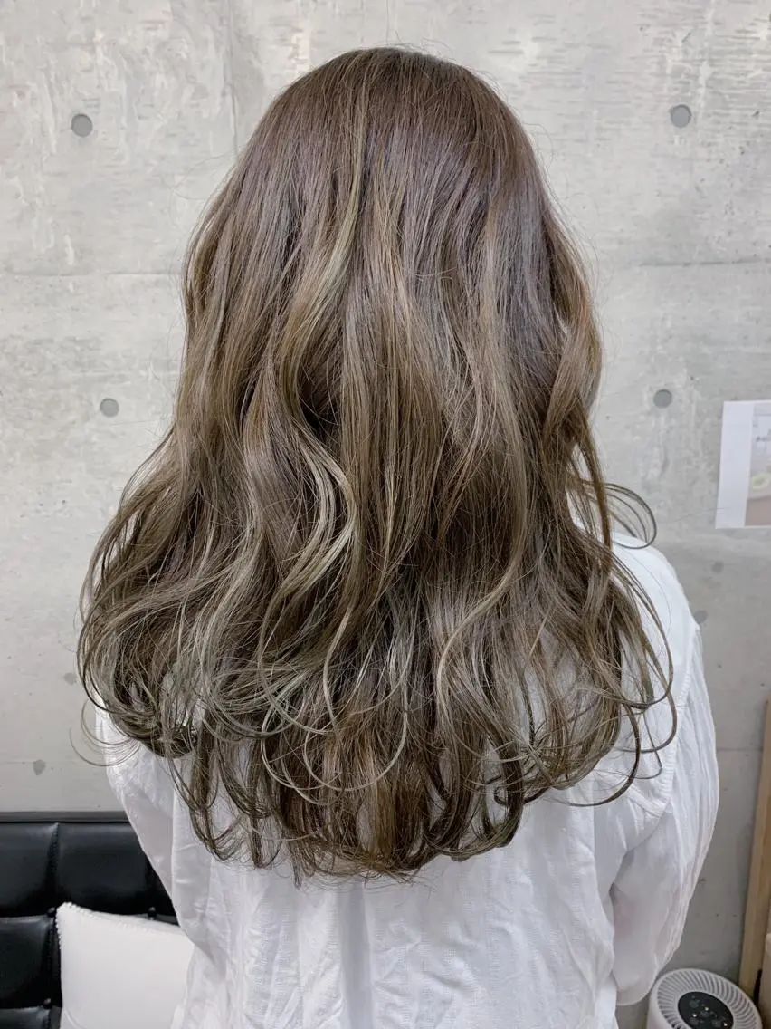 セミロング カラー 切りっぱなしボブ アディクシーカラー ブリーチ ケアブリーチ デザインカラー 松本 和之のエステ・リラクイメージ
