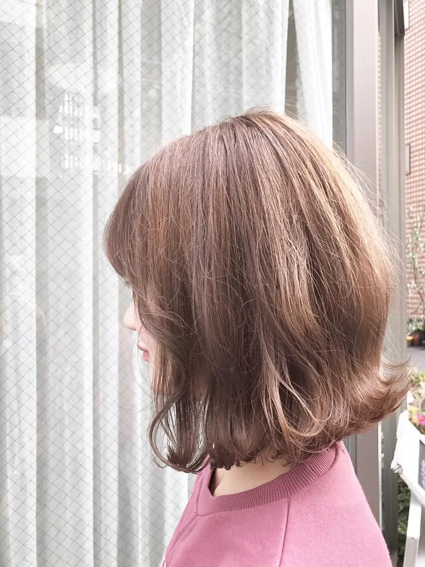 ミディアム カラー いけだ ひかり ハイライトくびれヘアのヘアスタイル