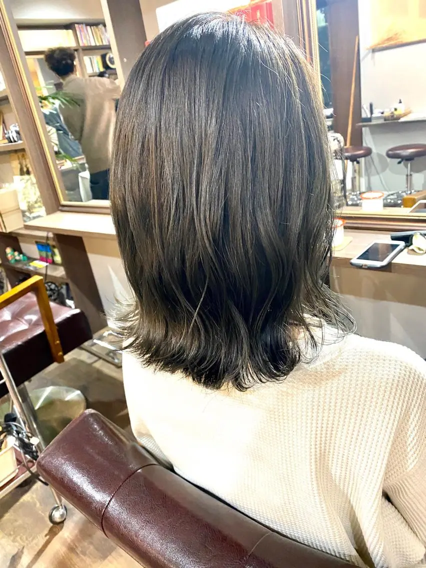 ミディアム カラー グレージュ moanin モーニンのヘアスタイル