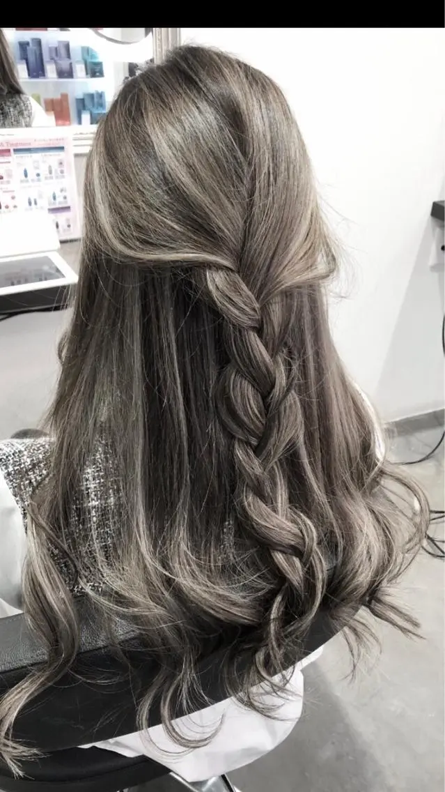 セミロング カラー ヘアカラー LOOP hairのヘアスタイル